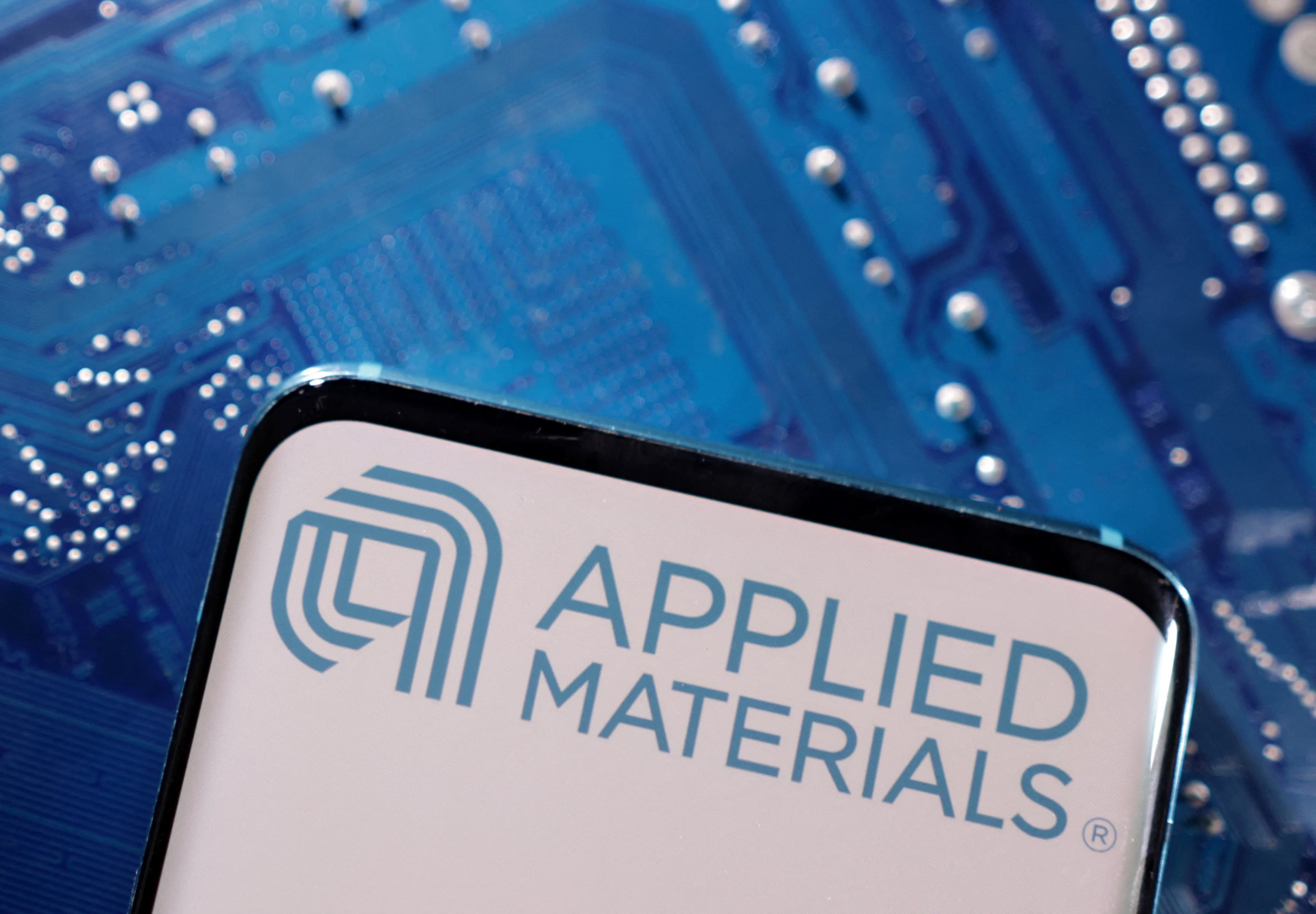 Applied Materials Falls 12% On Weak Q4 Forecast
