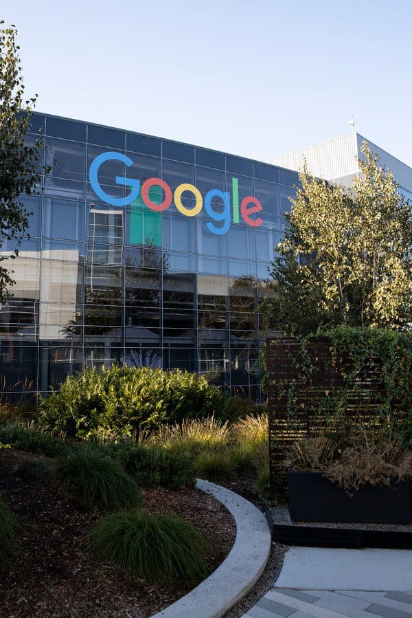 Alphabet Inc. (NASDAQ:GOOG) Faces Competition but Maintains Strong Market Position